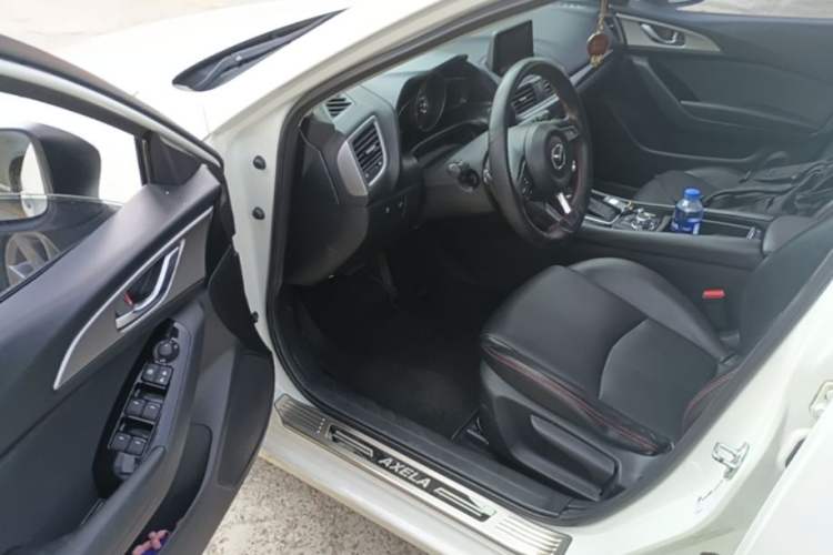 Used Mazda 3 Axela 2017 Hatchback 2.0L Automatic Luxury Model Emission Standard China V Driver Seat