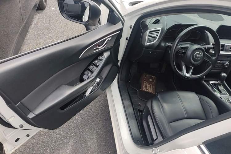 Used Mazda 3 Axela 2017 Sedan 1.5L Automatic Luxury Model Emission Standard China V Driver Seat