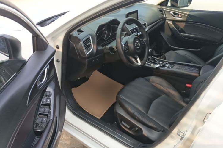 Used Mazda 3 Axela 2017 Hatchback 2.0L Automatic Sport Model China V Emission Standard Driver Seat