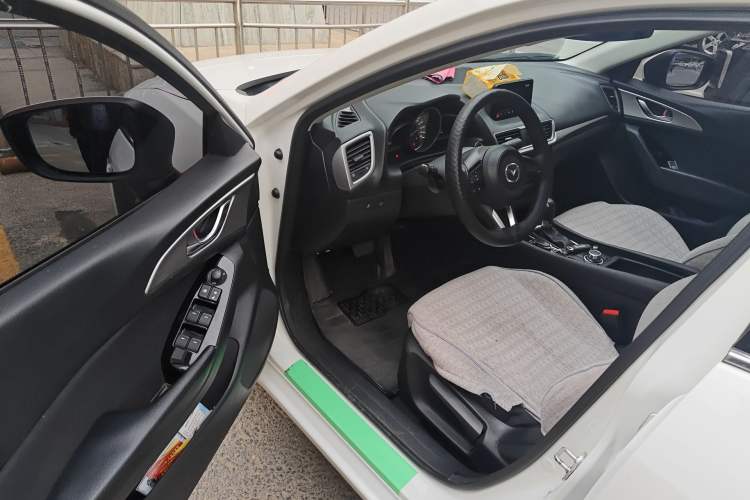 Used Mazda 3 Axela 2017 Sedan 1.5L Automatic Luxury Model Emission Standard China V Driver Seat