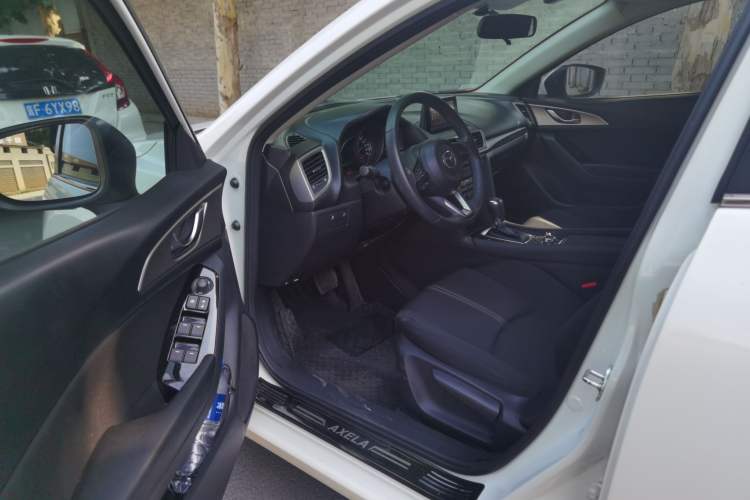 Used Mazda 3 Axela 2017 Hatchback 2.0L Automatic Luxury Model Emission Standard China V Driver Seat