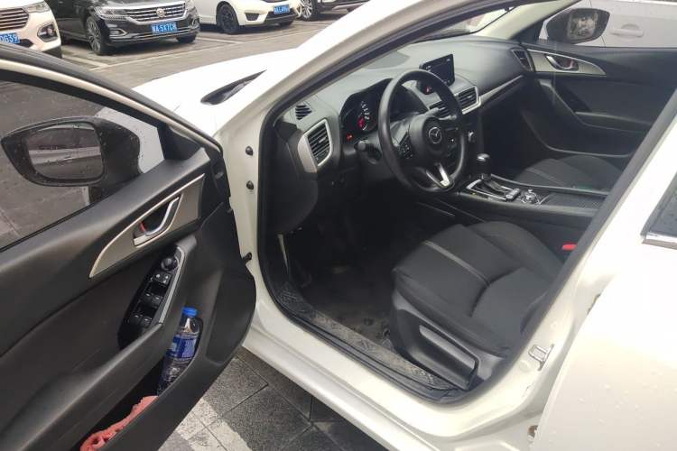Used Mazda 3 Axela 2017 Sedan 1.5L Automatic Luxury Model China VI Standard Driver Seat