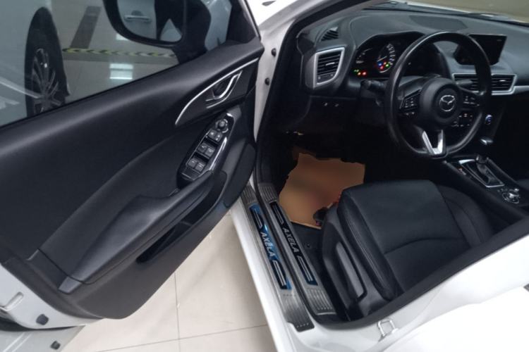 Used Mazda 3 Axela 2017 Sedan 1.5L Automatic Luxury Model Emission Standard China V Driver Seat