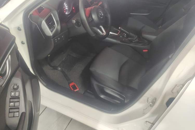 Used Mazda 3 Axela 2017 Sedan 1.5L Automatic Comfort Model Emission Standard China V Driver Seat