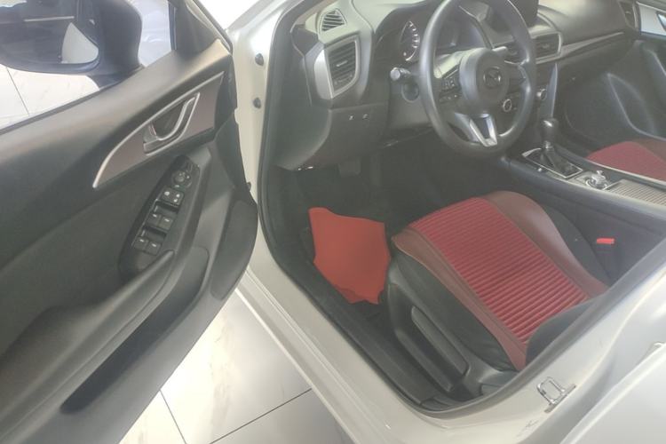 Used Mazda 3 Axela 2017 Sedan 1.5L Automatic Luxury Model Emission Standard China V Driver Seat