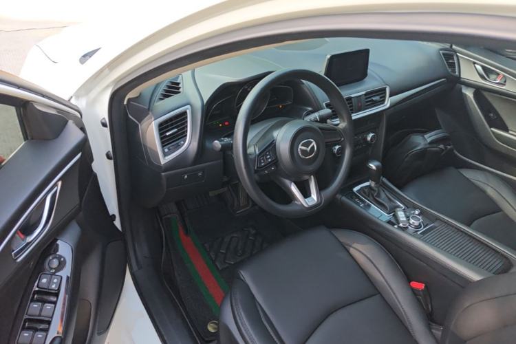 Used Mazda 3 Axela 2017 Sedan 1.5L Automatic Luxury Model Emission Standard China V Driver Seat