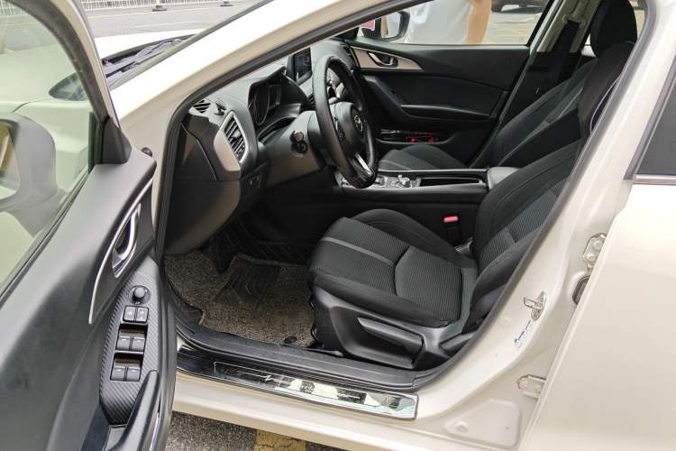 Used Mazda 3 Axela 2017 Sedan 1.5L Automatic Luxury Model Emission Standard China V Driver Seat