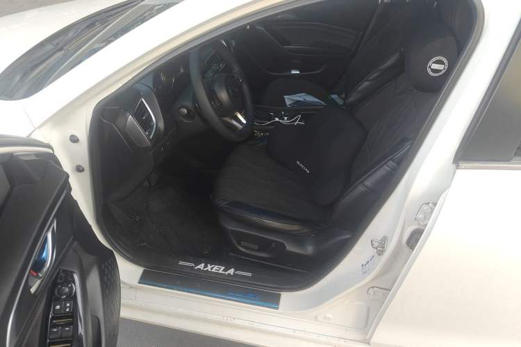 Used Mazda 3 Axela 2017 Hatchback 2.0L Automatic Sport Model China V Emission Standard Driver Seat