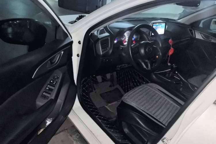 Used Mazda 3 Axela 2017 Sedan 1.5L Manual Comfort Model Emission Standard China V Driver Seat