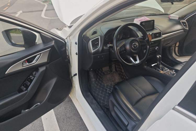 Used Mazda 3 Axela 2017 Sedan 1.5L Automatic Luxury Model Emission Standard China V Driver Seat
