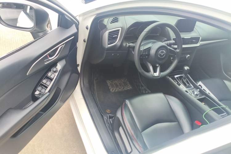 Used Mazda 3 Axela 2017 Hatchback 2.0L Automatic Luxury Model Emission Standard China V Driver Seat