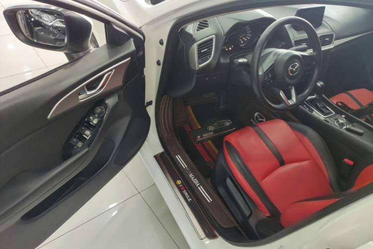 Used Mazda 3 Axela 2017 Sedan 1.5L Automatic Luxury Model Emission Standard China V Driver Seat