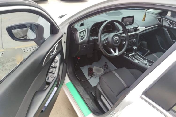 Used Mazda 3 Axela 2017 Hatchback 1.5L Automatic Luxury Model Emission Standard China V Driver Seat