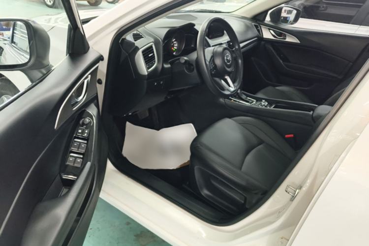 Used Mazda 3 Axela 2017 Sedan 1.5L Automatic Luxury Model Emission Standard China V Driver Seat