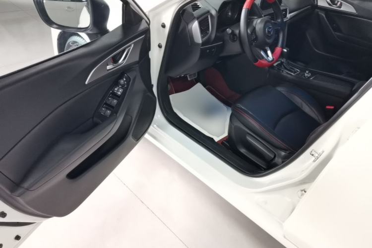 Used Mazda 3 Axela 2017 Sedan 1.5L Automatic Luxury Model Emission Standard China V Driver Seat