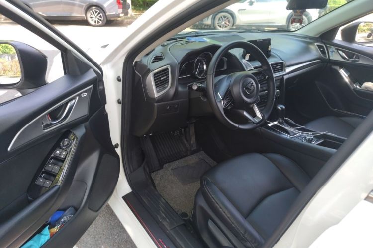 Used Mazda 3 Axela 2017 Sedan 1.5L Automatic Luxury Model Emission Standard China V Driver Seat