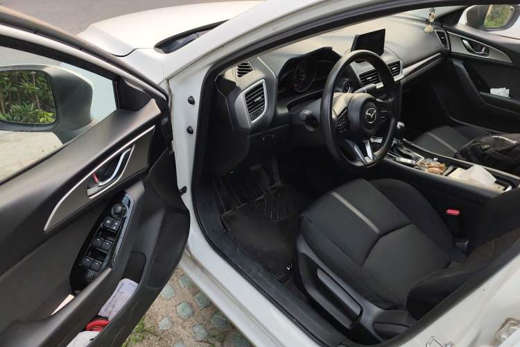 Used Mazda 3 Axela 2017 Sedan 1.5L Automatic Luxury Model Emission Standard China V Driver Seat
