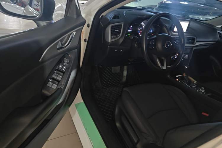Used Mazda 3 Axela 2017 Sedan 1.5L Automatic Luxury Model Emission Standard China V Driver Seat