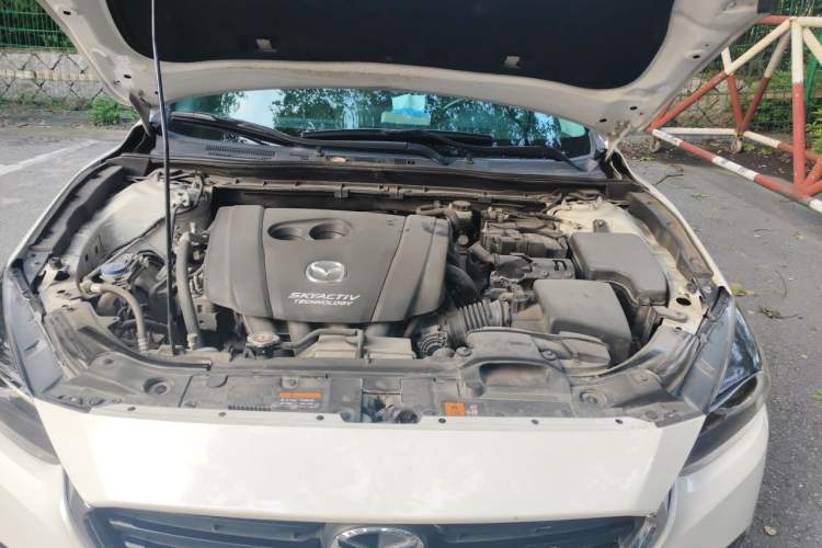 Used Mazda 3 Axela 2017 Hatchback 2.0L Automatic Luxury Model China VI Standard Engine Bay