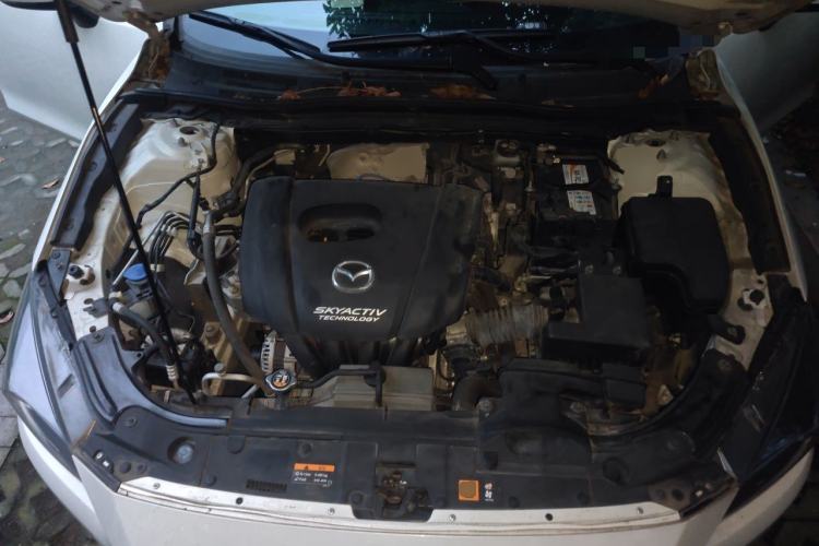 Used Mazda 3 Axela 2017 Sedan 1.5L Automatic Luxury Model China VI Standard Engine Bay