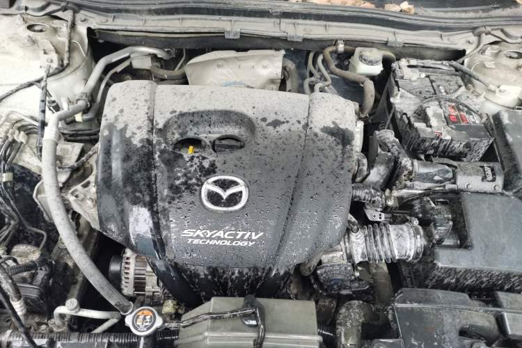 Used Mazda 3 Axela 2017 Sedan 1.5L Automatic Luxury Model China VI Standard Engine Bay