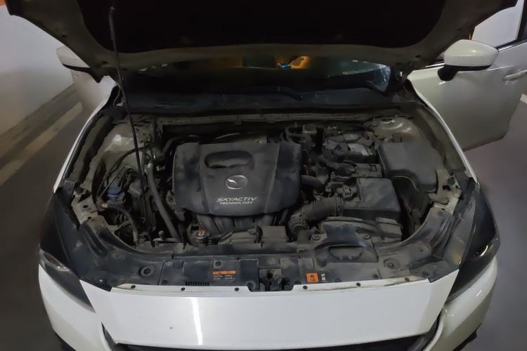 Used Mazda 3 Axela 2017 Sedan 1.5L Automatic Luxury Model China VI Standard Engine Bay