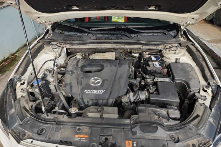 Used Mazda 3 Axela 2017 Sedan 1.5L Automatic Luxury Model China VI Standard Engine Bay