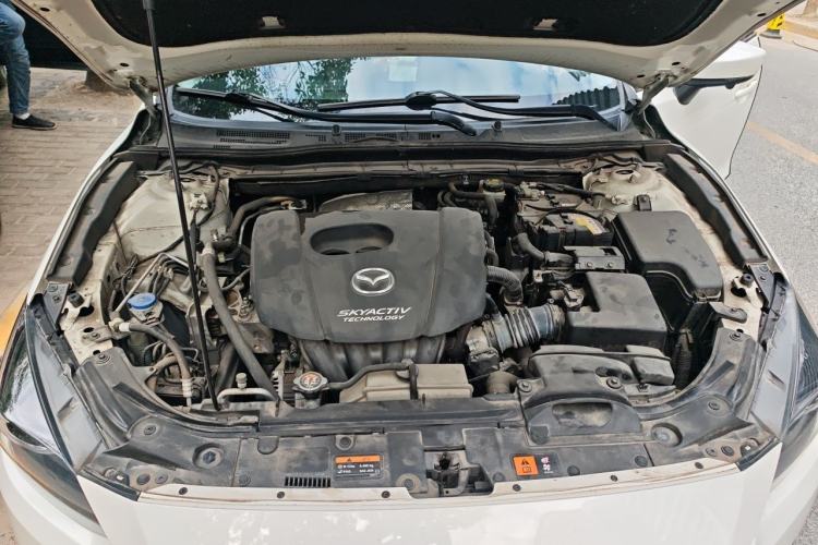 Used Mazda 3 Axela 2017 Sedan 1.5L Automatic Luxury Model China VI Standard Engine Bay