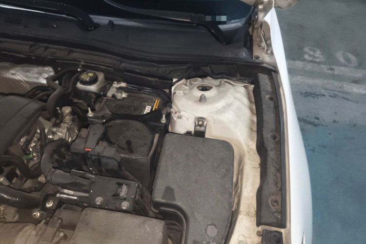 Used Mazda 3 Axela 2017 Sedan 2.0L Automatic Prestige Model China VI Standard Engine Bay Left