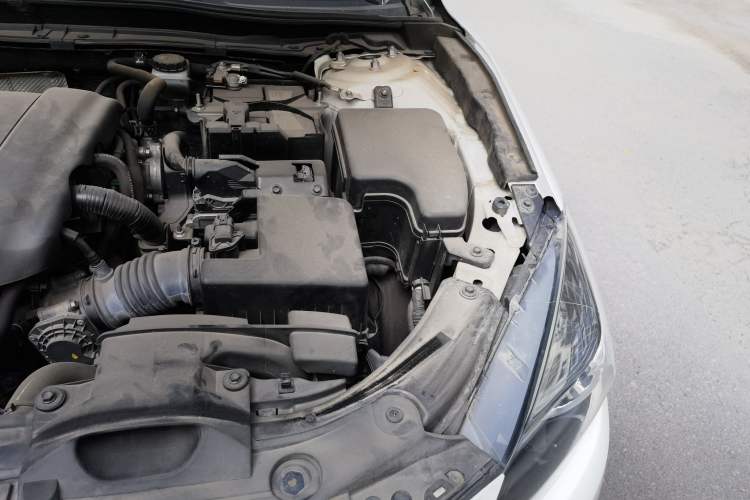Used Mazda 3 Axela 2017 Sedan 1.5L Automatic Comfort Model Emission Standard China V Engine Bay Left