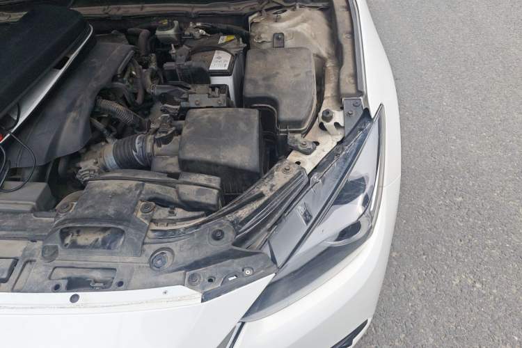 Used Mazda 3 Axela 2017 Hatchback 2.0L Automatic Sport Model China V Emission Standard Engine Bay Left