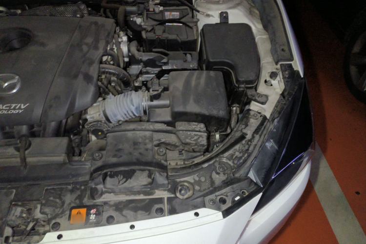 Used Mazda 3 Axela 2017 Hatchback 2.0L Automatic Luxury Model China VI Standard Engine Bay Left