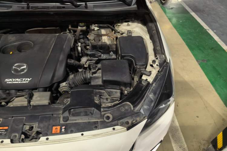 Used Mazda 3 Axela 2017 Hatchback 2.0L Automatic Sport Model China V Emission Standard Engine Bay Left
