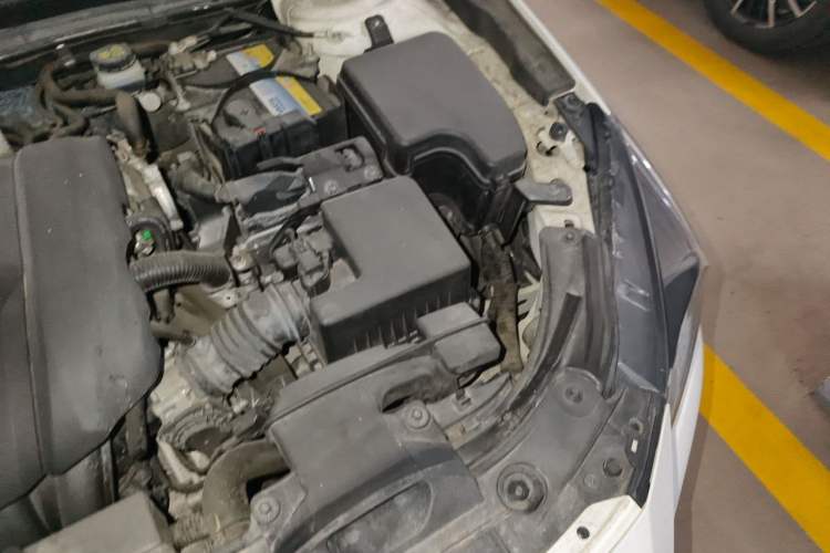 Used Mazda 3 Axela 2017 Sedan 1.5L Automatic Luxury Model Emission Standard China V Engine Bay Left