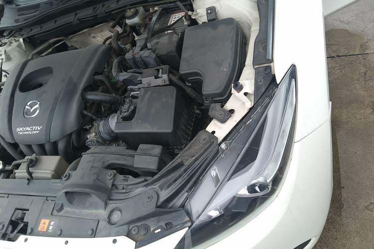 Used Mazda 3 Axela 2017 Sedan 1.5L Automatic Comfort Model China VI Standard Engine Bay Left