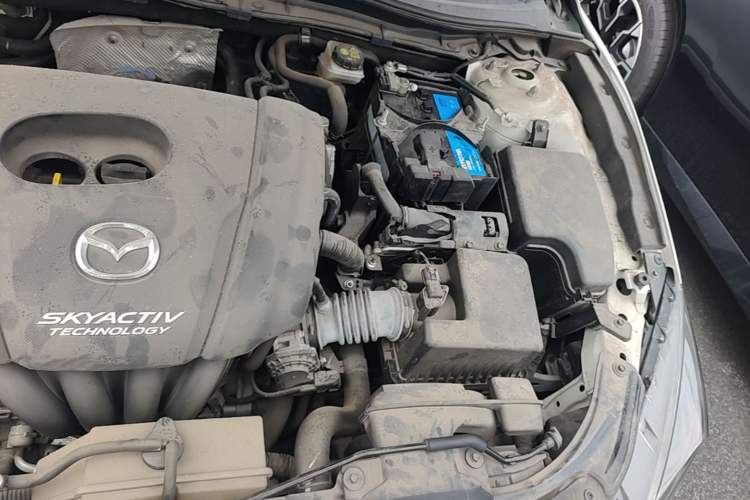 Used Mazda 3 Axela 2017 Sedan 1.5L Automatic Luxury Model Emission Standard China V Engine Bay Left