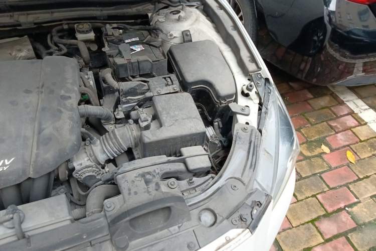Used Mazda 3 Axela 2017 Sedan 1.5L Automatic Comfort Model China VI Standard Engine Bay Left