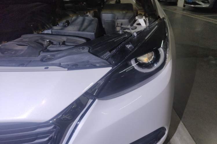 Used Mazda 3 Axela 2017 Sedan 1.5L Automatic Luxury Model Emission Standard China V Engine Bay Left