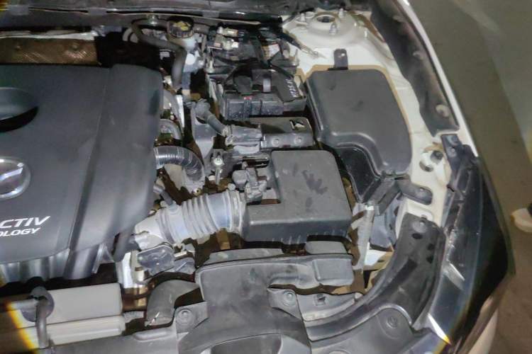Used Mazda 3 Axela 2017 Sedan 1.5L Automatic Luxury Model China VI Standard Engine Bay Left