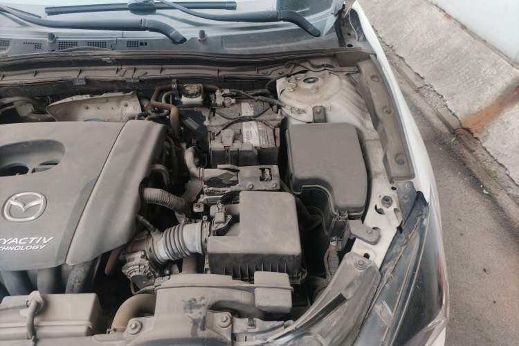 Used Mazda 3 Axela 2017 Sedan 1.5L Automatic Luxury Model Emission Standard China V Engine Bay Left