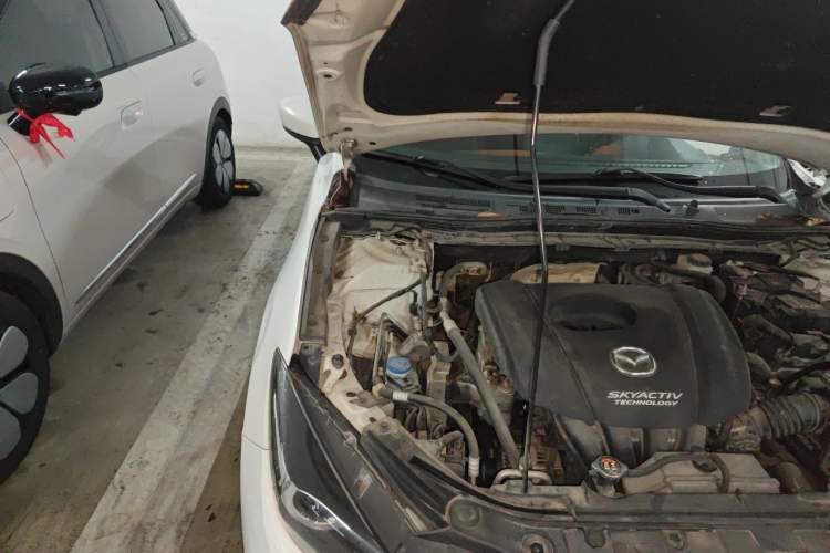 Used Mazda 3 Axela 2017 Sedan 1.5L Automatic Luxury Model Emission Standard China V Engine Bay Right