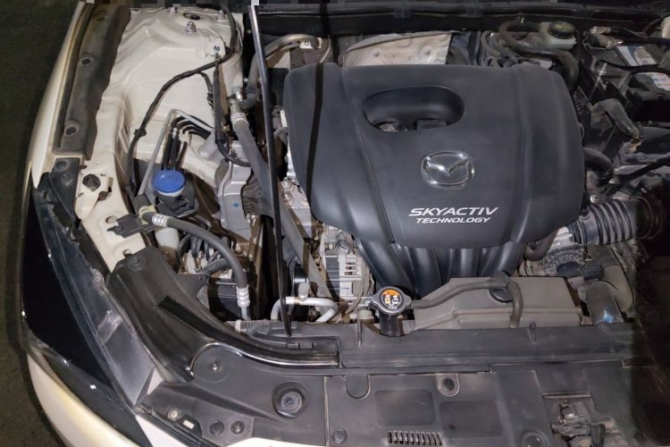 Used Mazda 3 Axela 2017 Sedan 1.5L Automatic Luxury Model Emission Standard China V Engine Bay Right