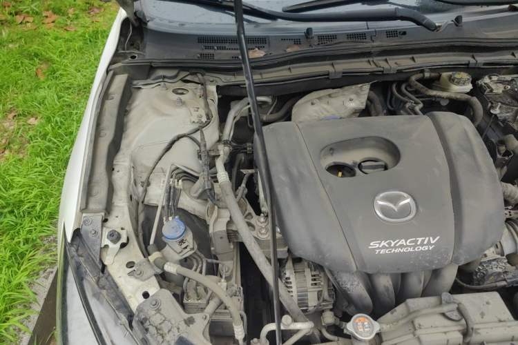 Used Mazda 3 Axela 2017 Sedan 1.5L Automatic Luxury Model Emission Standard China V Engine Bay Right