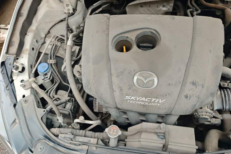 Used Mazda 3 Axela 2017 Sedan 2.0L Automatic Prestige Model China VI Standard Engine Bay Right