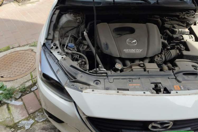 Used Mazda 3 Axela 2017 Sedan 1.5L Automatic Luxury Model China VI Standard Engine Bay Right