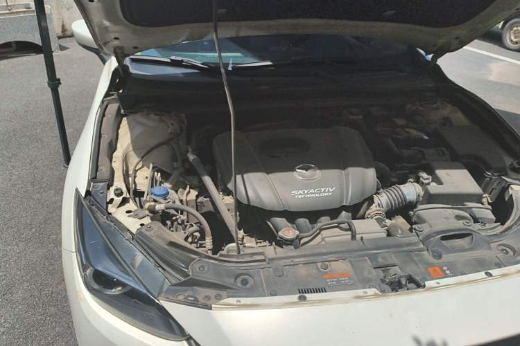 Used Mazda 3 Axela 2017 Sedan 1.5L Automatic Luxury Model Emission Standard China V Engine Bay Right