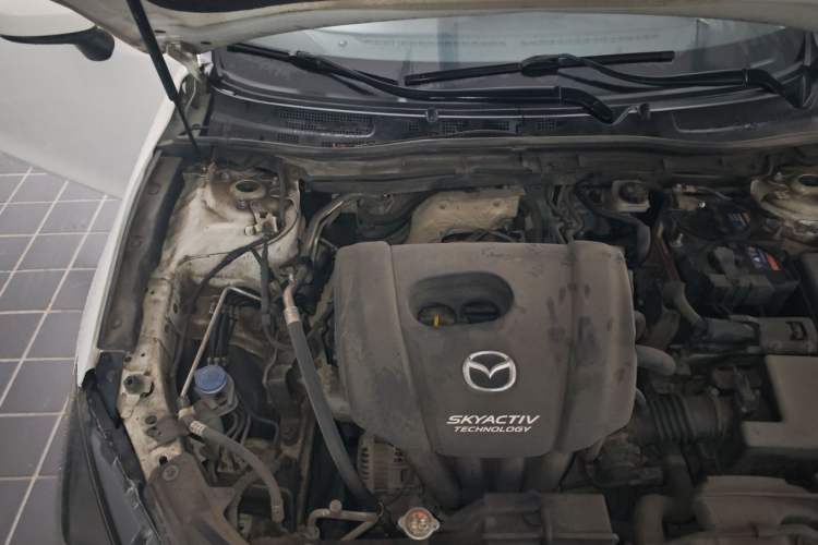 Used Mazda 3 Axela 2017 Sedan 1.5L Automatic Luxury Model Emission Standard China V Engine Bay Right
