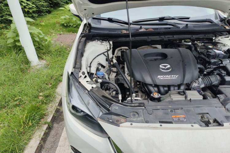 Used Mazda 3 Axela 2017 Sedan 1.5L Automatic Luxury Model Emission Standard China V Engine Bay Right