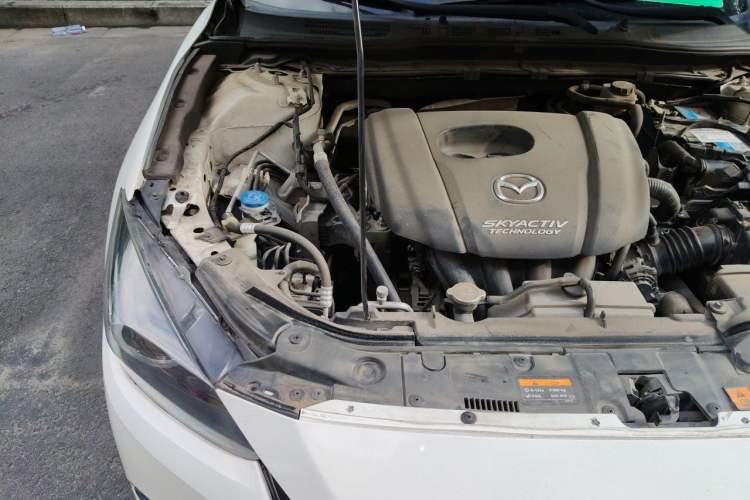 Used Mazda 3 Axela 2017 Sedan 1.5L Automatic Luxury Model Emission Standard China V Engine Bay Right