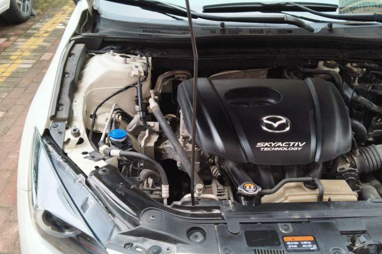 Used Mazda 3 Axela 2017 Sedan 1.5L Automatic Luxury Model Emission Standard China V Engine Bay Right